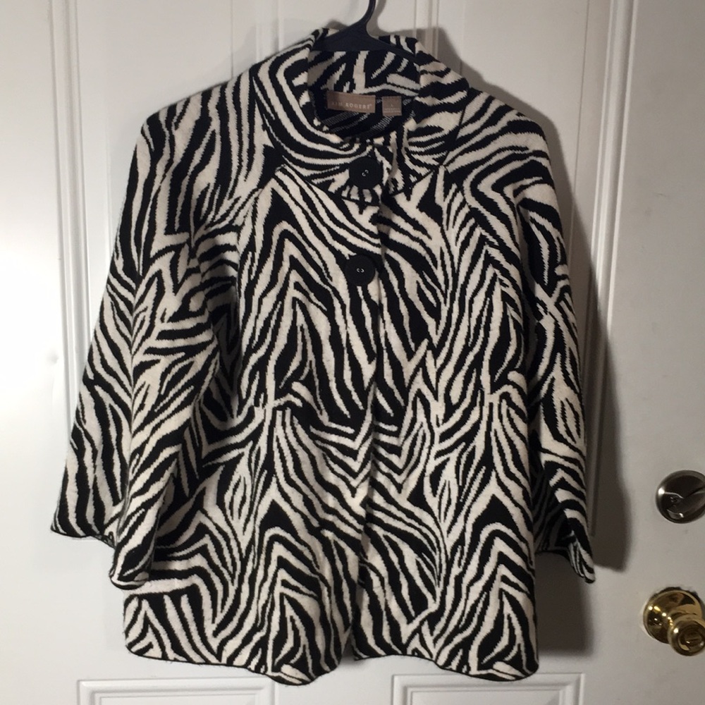 Kim Rogers snap front black & white zebra print 3/4” sleeved jacket size Large